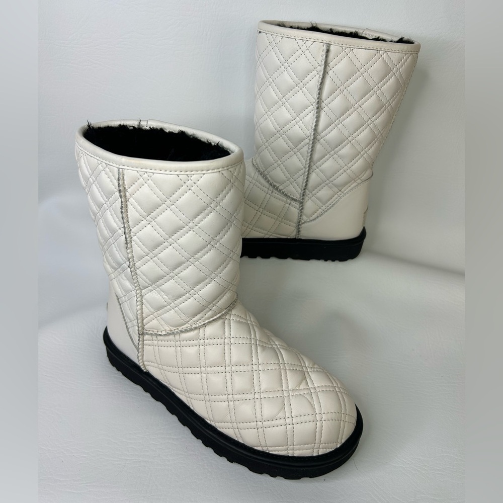 UGG Quilted White Leather Boots | Rare | Excellent Pre-Owned | Size US 7
